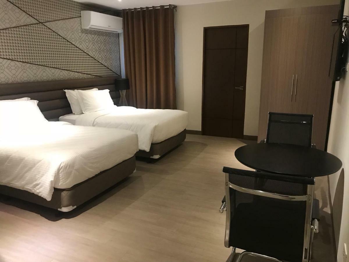 Maxx Hotel Ortigas Pasig City Exteriér fotografie